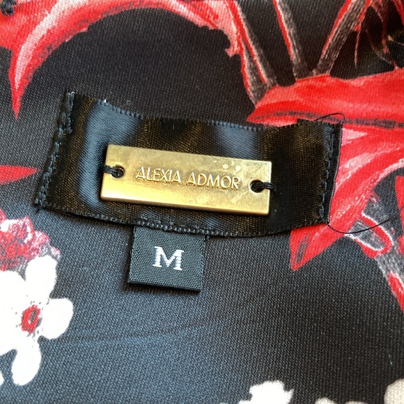 Floral midi dress. Size Medium. - Picture 12 of 15